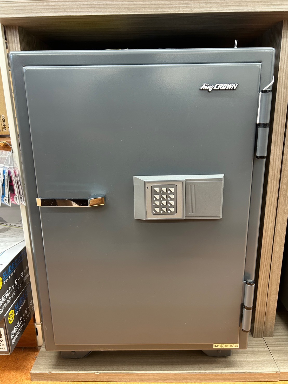 【取扱い：泡瀬店】日本アイエスケイ　耐火金庫　テンキー式　KS-50E