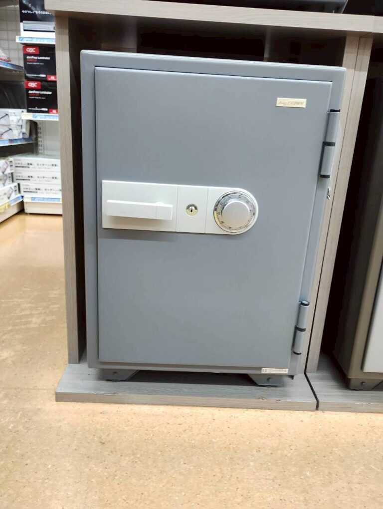 【取扱い：新都心店】日本アイエスケイ　耐火金庫　ダイヤル錠　KS-50SD